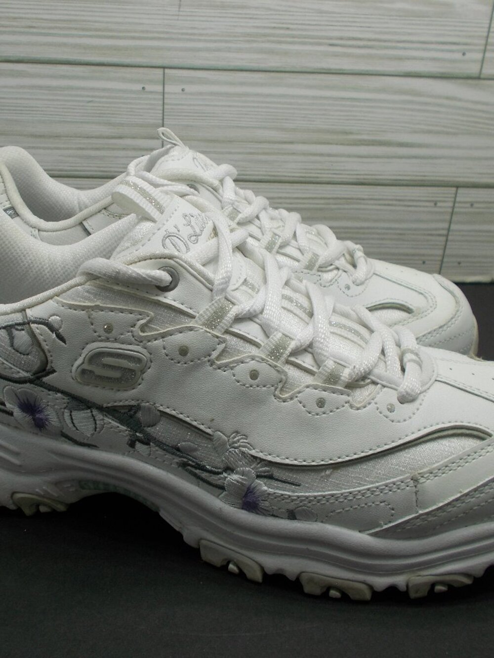 Skechers D'Lites Women's Size 9 Floral Embroidered Shoes
